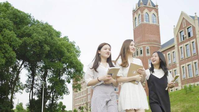 初中畢業(yè)女生大?？梢詫W(xué)什么專業(yè)