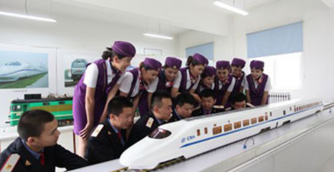 成都高鐵乘務(wù)學(xué)校2020年學(xué)費(fèi)多少錢