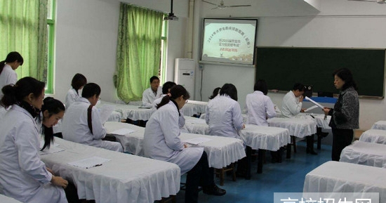  四川省臨床醫(yī)學專業(yè)學校好嗎，好不好