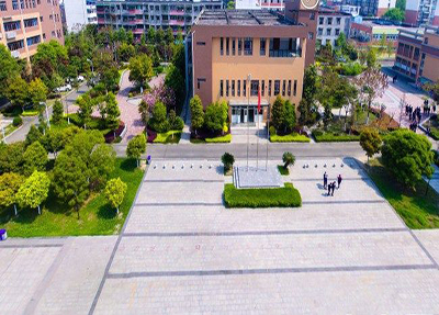 學(xué)校廣場