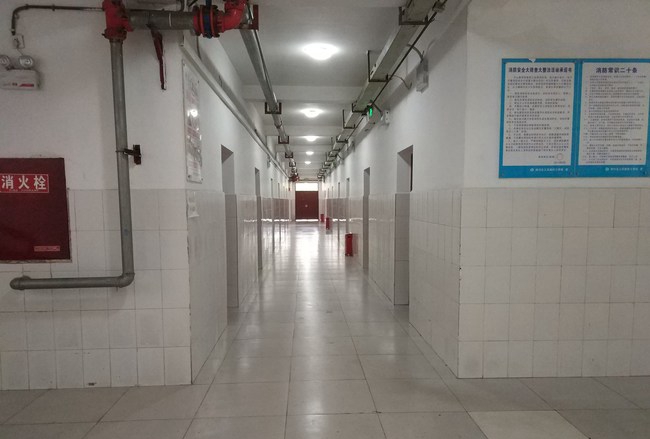 四川理工技師學院寢室內國道