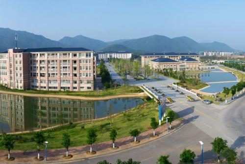 四川護(hù)理職業(yè)學(xué)院的地址在哪里？怎么乘車？