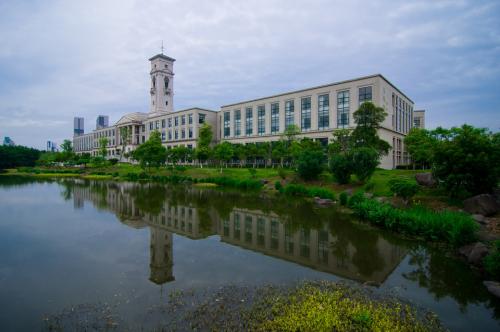 成都中醫(yī)藥大學的地址在哪里？怎么乘車？