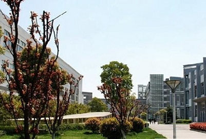  成都城市建設(shè)技工學(xué)校宿舍條件、周邊環(huán)境如何？