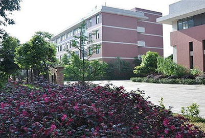  都江堰職業(yè)中學(xué)宿舍條件、周邊環(huán)境如何？