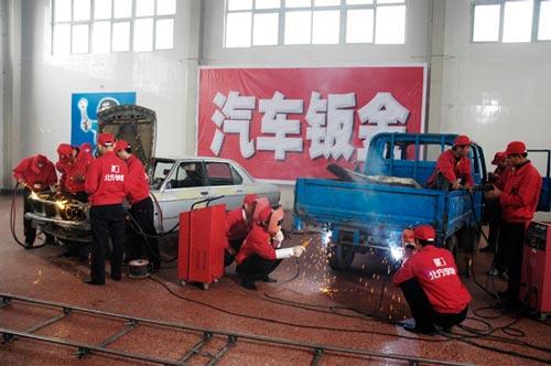 汽修技術(shù)引領(lǐng)職業(yè)選擇 東成西就助你成功,貴陽汽修專科學(xué)校