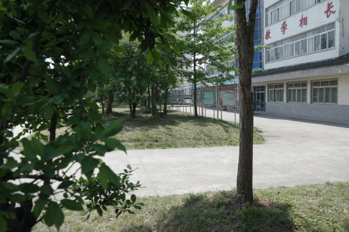  樂山市醫(yī)藥科技學校地址在哪里？