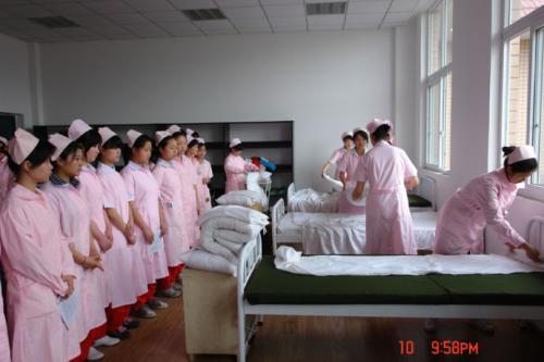 重慶康復(fù)治療學(xué)專業(yè)院校哪個(gè)好,重慶第三醫(yī)院附屬衛(wèi)校