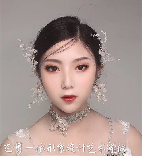 德州飛剪美容美發(fā)學(xué)校攝影專業(yè)好嗎？