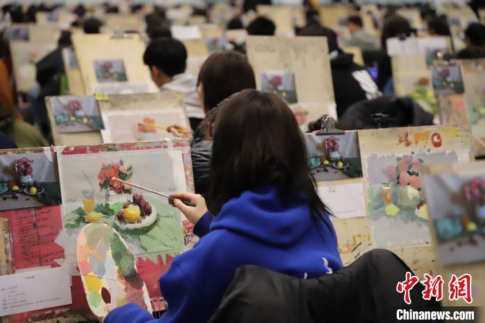 多校調(diào)整藝考方案：哪些專業(yè)取消校考？遠程如何考試？