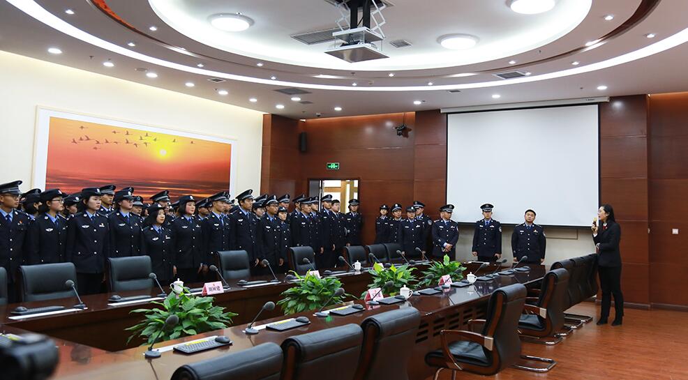 參觀人民法院 感受法律威嚴(yán)