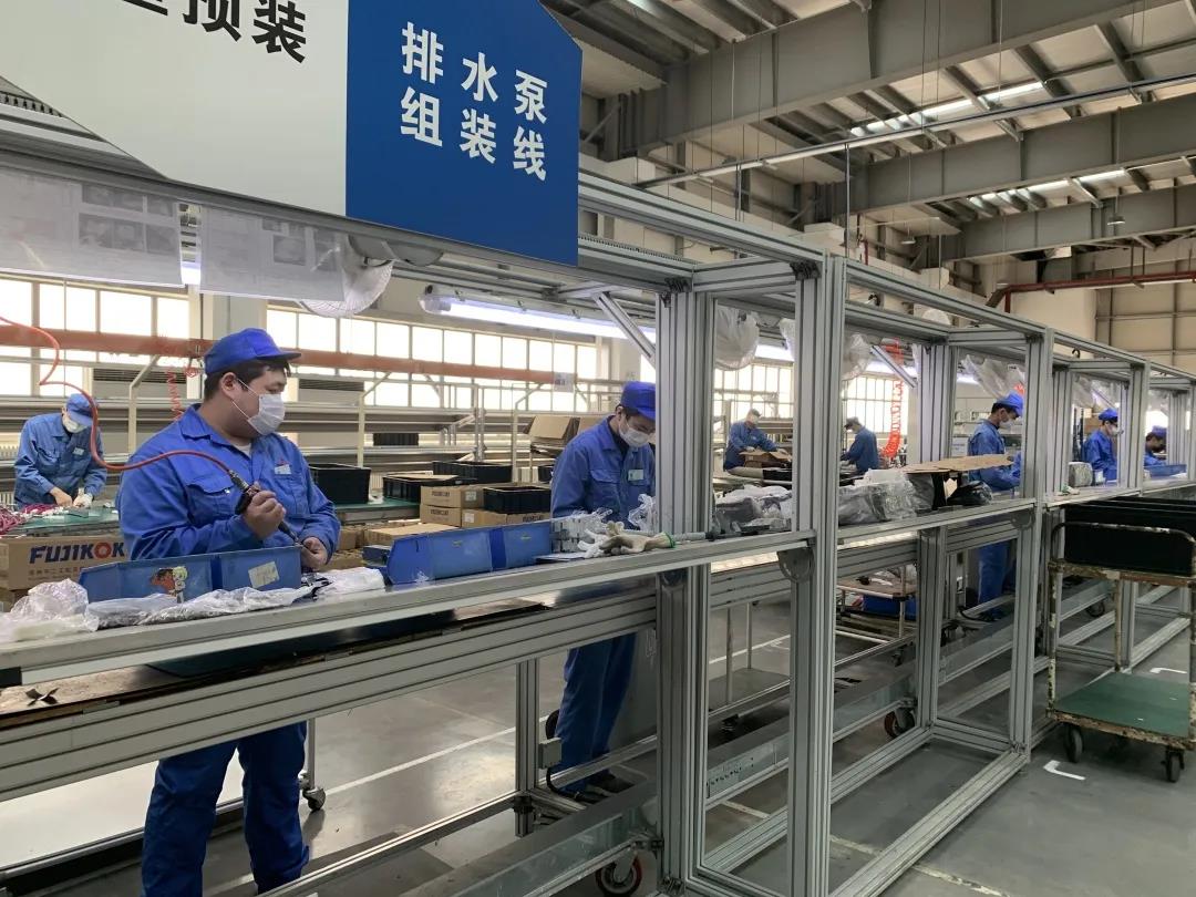 青島市技工院?！靶」そ场敝г髽I(yè)復工復產
