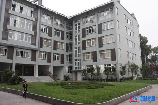 成都市現(xiàn)代職業(yè)技術(shù)學(xué)校有沒(méi)有美容美容專業(yè)