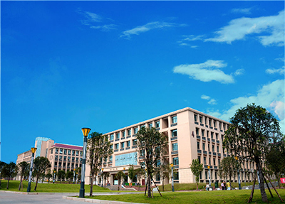 是公辦學(xué)校好呢，