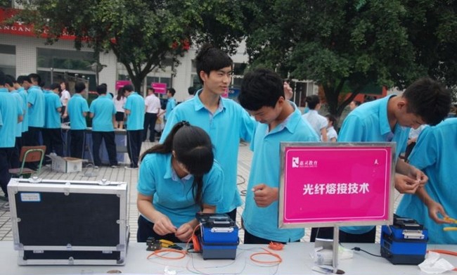 樂山市計算機學校計算機網絡專業(yè)核心技術——光纖熔接技術