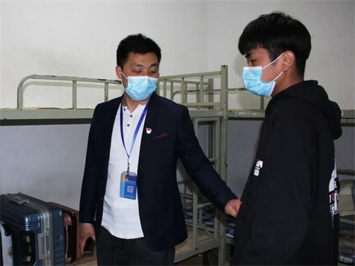 濟南應用技術學校：心疼，班主任的一天