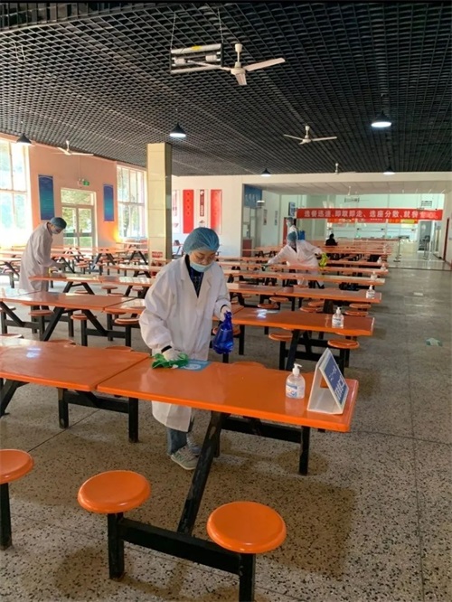 濟南應用技術學校：心疼，班主任的一天
