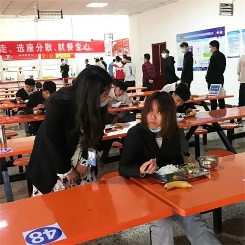 濟南應用技術學校：心疼，班主任的一天