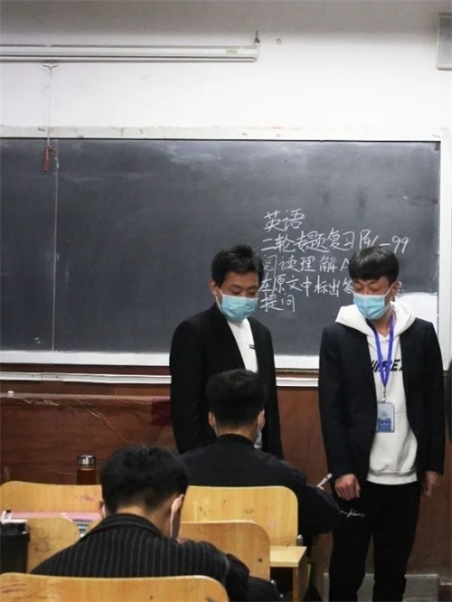 濟南應用技術學校：心疼，班主任的一天