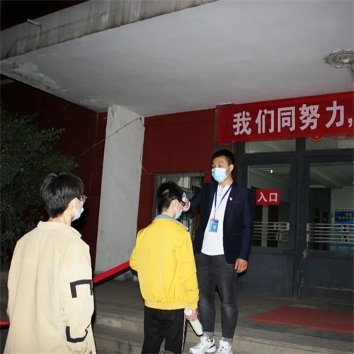 濟南應用技術學校：心疼，班主任的一天