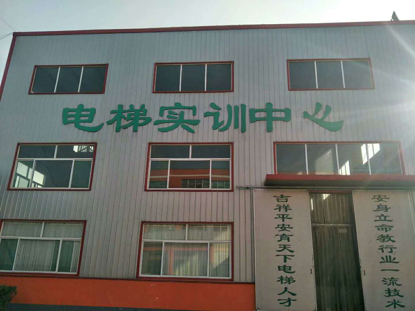 在進(jìn)行電梯保養(yǎng)時(shí)應(yīng)當(dāng)注意哪些問題？
