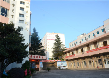 云南中醫(yī)藥中等學(xué)院2020年五年制大專學(xué)費是多少錢