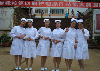 云南醫(yī)藥中等專業(yè)學(xué)校2019年五年一貫制大專報名網(wǎng)站