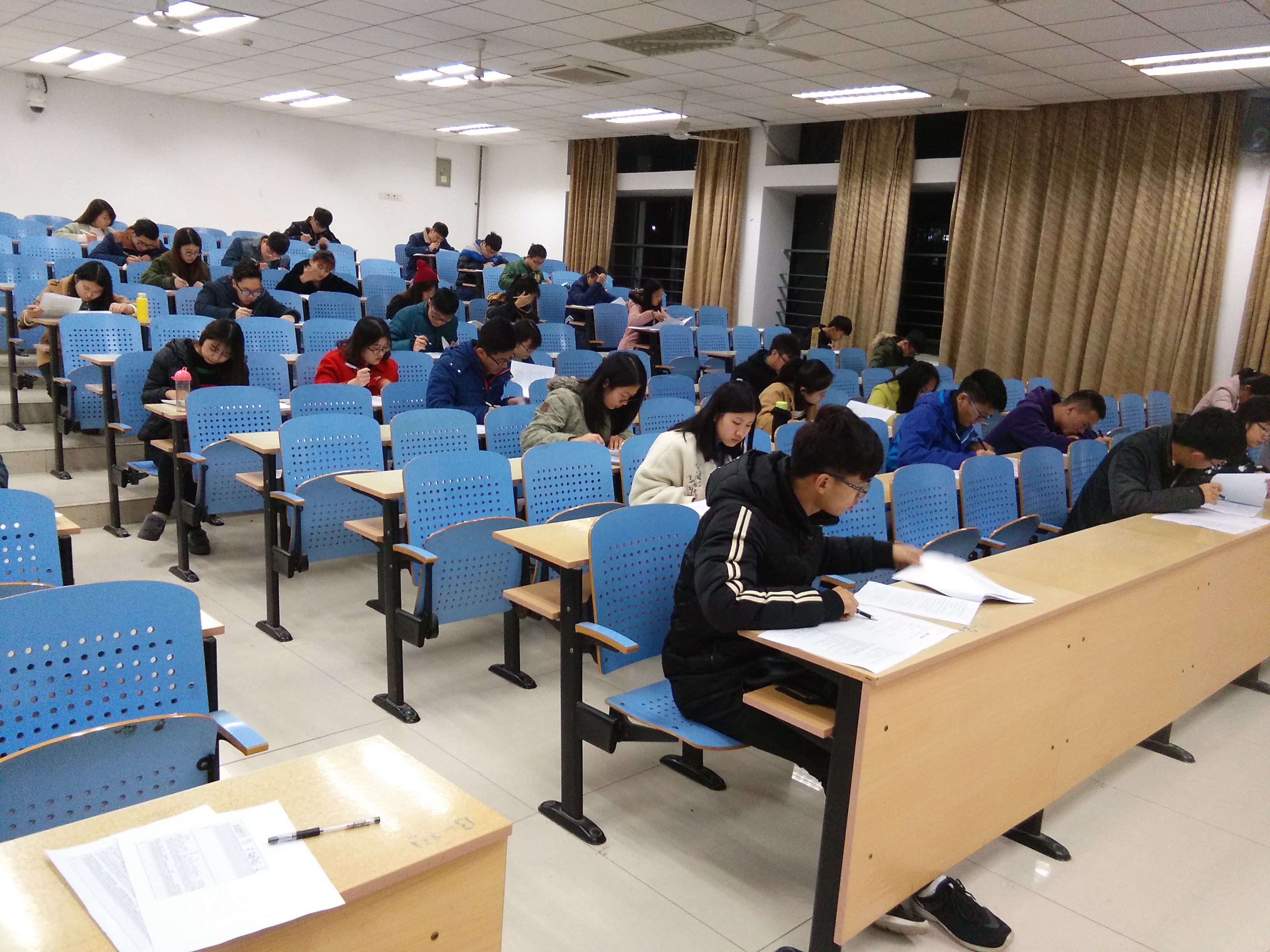  重慶理工大學(xué)各專業(yè)2020年錄取原則有哪些呢？