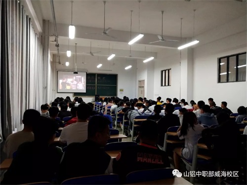 毛新群先生到山東鋁業(yè)職業(yè)學院中職部為學生宣講紅色文化