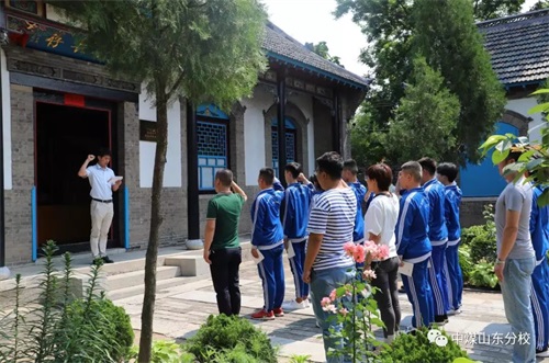 中國(guó)煤礦文工團(tuán)藝術(shù)學(xué)校山東分校 師生愛國(guó)主義思想教育陣地揭牌儀式