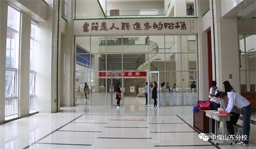 中國煤礦文工團(tuán)藝術(shù)學(xué)校山東分校學(xué)生志愿者 服務(wù)濰坊市中外舞蹈交流協(xié)會(huì)第二次會(huì)員代表大會(huì)