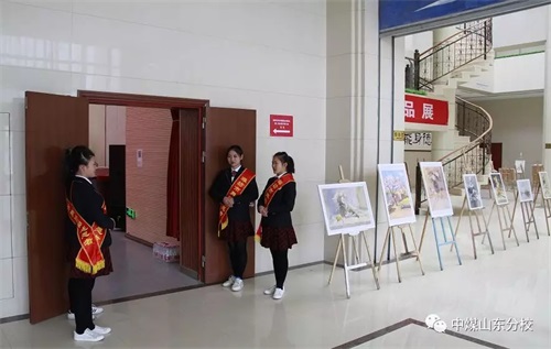 中國煤礦文工團(tuán)藝術(shù)學(xué)校山東分校學(xué)生志愿者 服務(wù)濰坊市中外舞蹈交流協(xié)會(huì)第二次會(huì)員代表大會(huì)