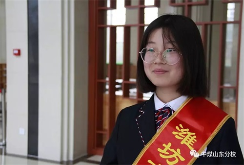 中國煤礦文工團(tuán)藝術(shù)學(xué)校山東分校學(xué)生志愿者 服務(wù)濰坊市中外舞蹈交流協(xié)會(huì)第二次會(huì)員代表大會(huì)