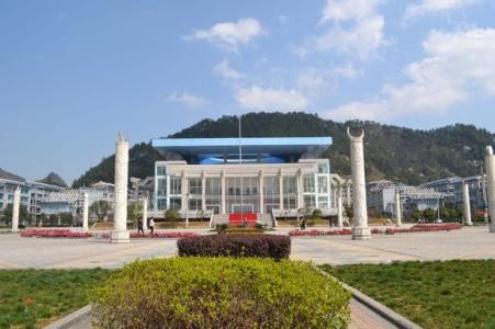  黔南民族師范學(xué)院招生簡章及招生計劃要求