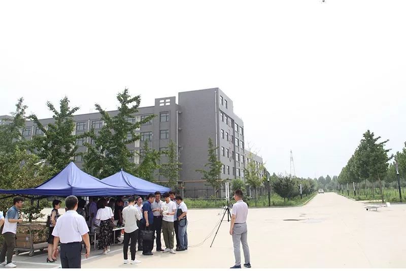 山東公路技師學院院長張煥軍一行赴青州耐威智能航空園考察交流