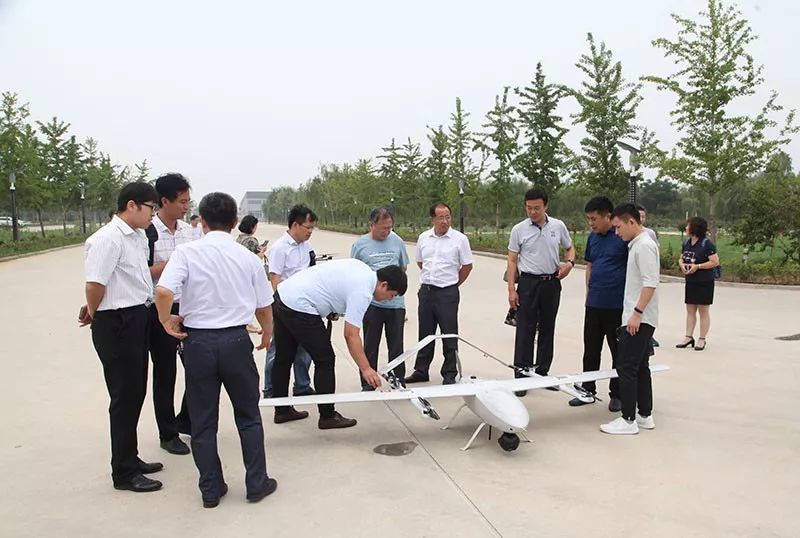 山東公路技師學院院長張煥軍一行赴青州耐威智能航空園考察交流