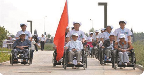 在護(hù)理老年人時(shí)應(yīng)遵循哪些原則？