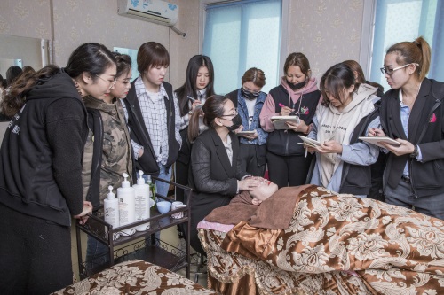 威海以琳美容美發(fā)學校7月份鉅惠活動等你來...