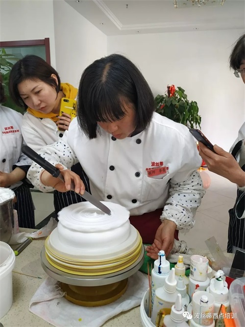 煙臺波絲蒂學(xué)校：暑期放“價” 零元秒搶冰點冷飲咖啡課程！