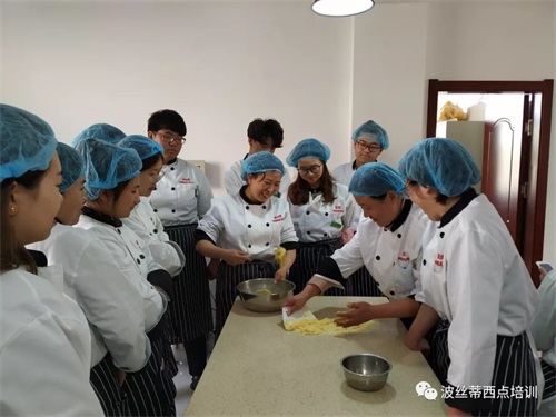 煙臺波絲蒂學(xué)校：暑期放“價” 零元秒搶冰點冷飲咖啡課程！