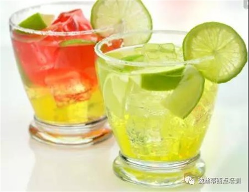 煙臺(tái)波絲蒂學(xué)校7月22日時(shí)尚冰品冷飲咖啡班開課啦！
