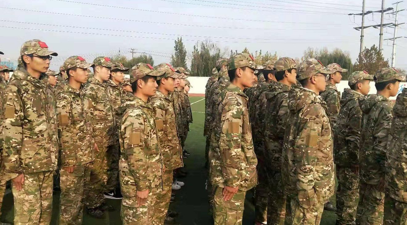 揮灑青春汗水，綻放軍人風貌——記山東冶金技師學院軍校職教學院訓練風采
