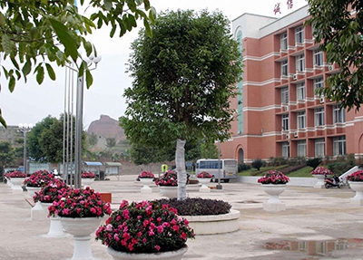 重慶市茂森中等職業(yè)學(xué)校是民辦學(xué)校還是公辦學(xué)校？
