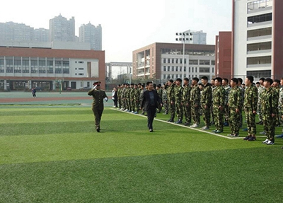 重慶市興渝職業(yè)中等專(zhuān)業(yè)學(xué)校是民辦學(xué)校還是公辦學(xué)校？