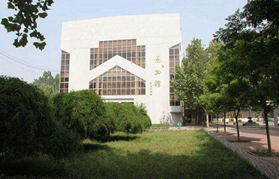 重慶市工業(yè)管理職業(yè)學校是民辦學校還是公辦學校？