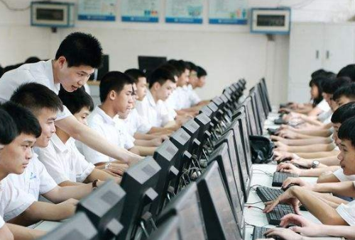  初三讀什么職校最好丨初中畢業(yè)讀職校什么專業(yè)有前途？