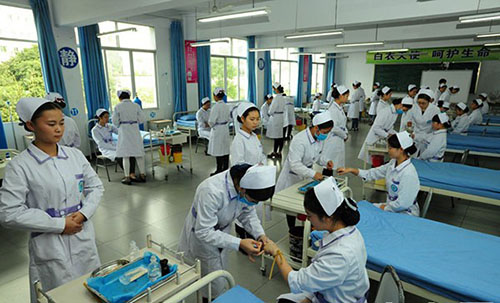 重慶市江南職業(yè)學(xué)?；A(chǔ)護(hù)理實(shí)訓(xùn)