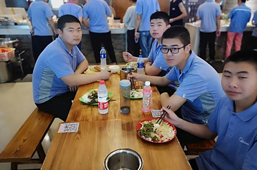 德州交通職業(yè)中等專業(yè)學(xué)校合作企業(yè)合肥美的向?qū)W校捐贈(zèng)口罩
