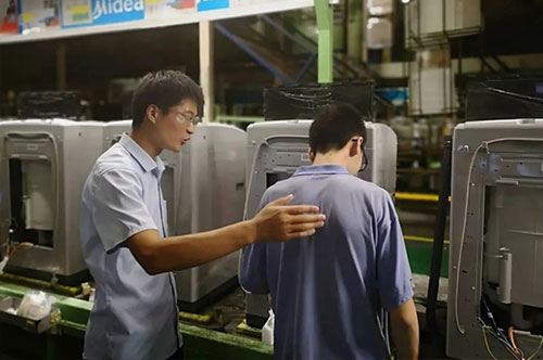 德州交通職業(yè)中等專業(yè)學(xué)校合作企業(yè)合肥美的向?qū)W校捐贈(zèng)口罩