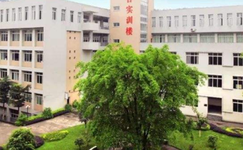 瀘州市交通技工學(xué)校2020年報名條件、招生對象